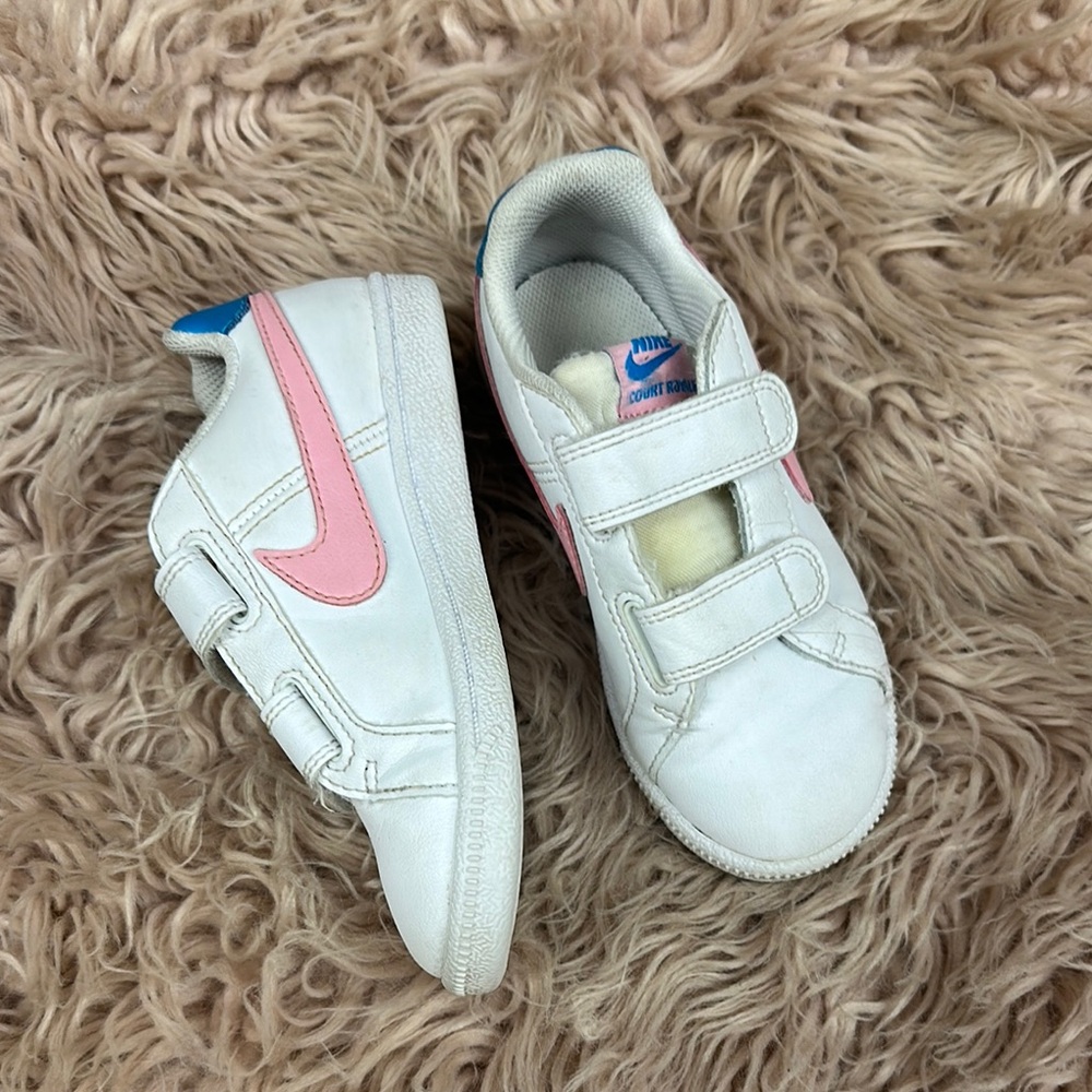 Girls Nike Shoe